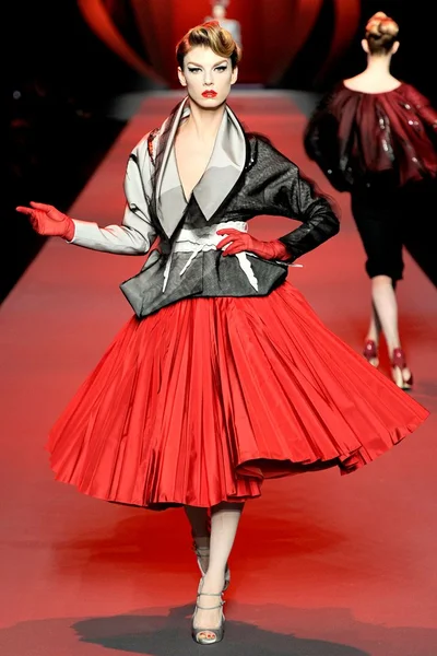 Look 3